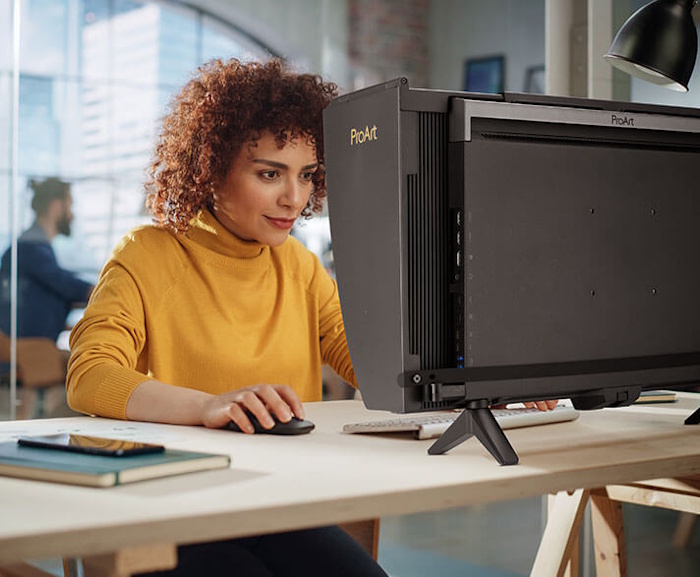 A creator doing 3D rendering on the ProArt Display